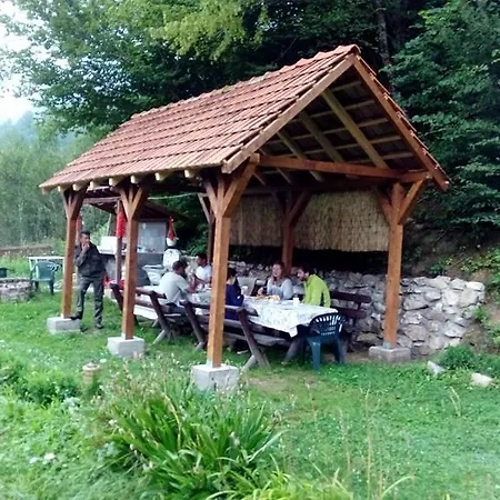 Turisticki Kompleks - Montana 2* ティエンティシュテ