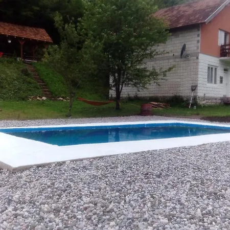 Turisticki Kompleks - Montana ゲストハウス 2*