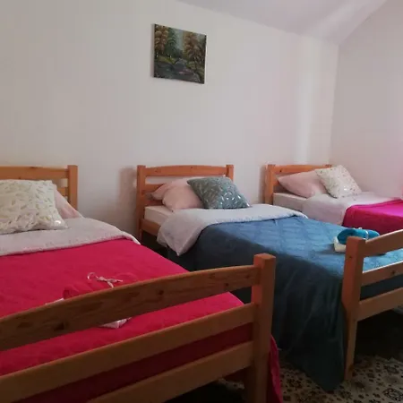 Turisticki Kompleks - Montana 2*