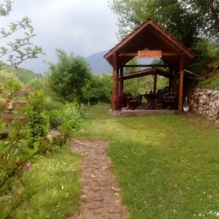 Turisticki Kompleks - Montana 2* Tjentiste