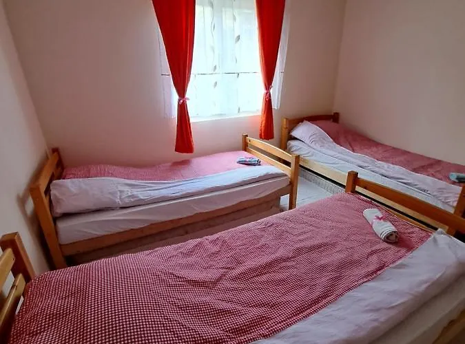 Turisticki Kompleks - Montana 2* Tjentiste