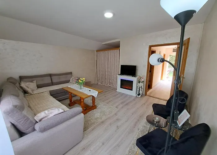 Turisticki Kompleks - Montana 2* Tjentiste