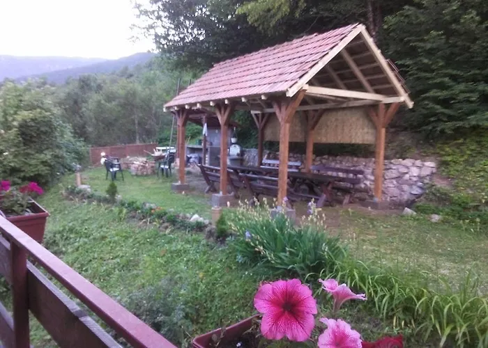 Guest house Turisticki Kompleks - Montana Tjentiste