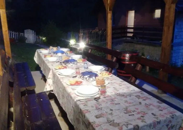 Turisticki Kompleks - Montana Guest house Tjentiste