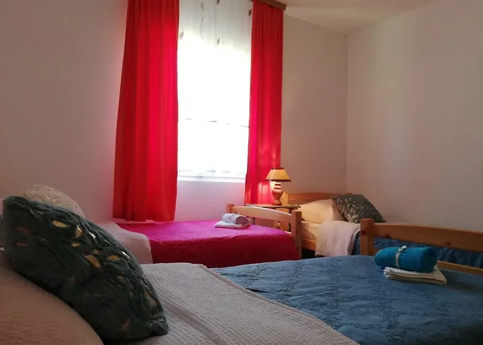 Turisticki Kompleks - Montana Tjentiste