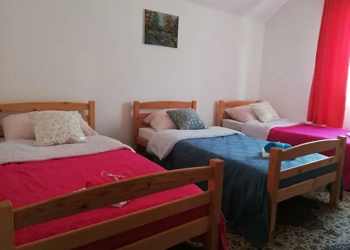 Turisticki Kompleks - Montana 2*